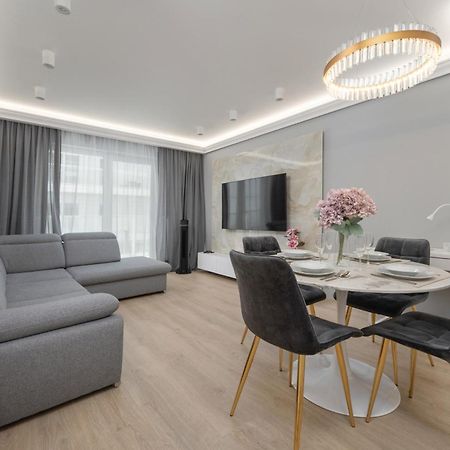 Elegant Apartment With Balcony By The Oder River In Wroclaw By Renters Prestige ภายนอก รูปภาพ