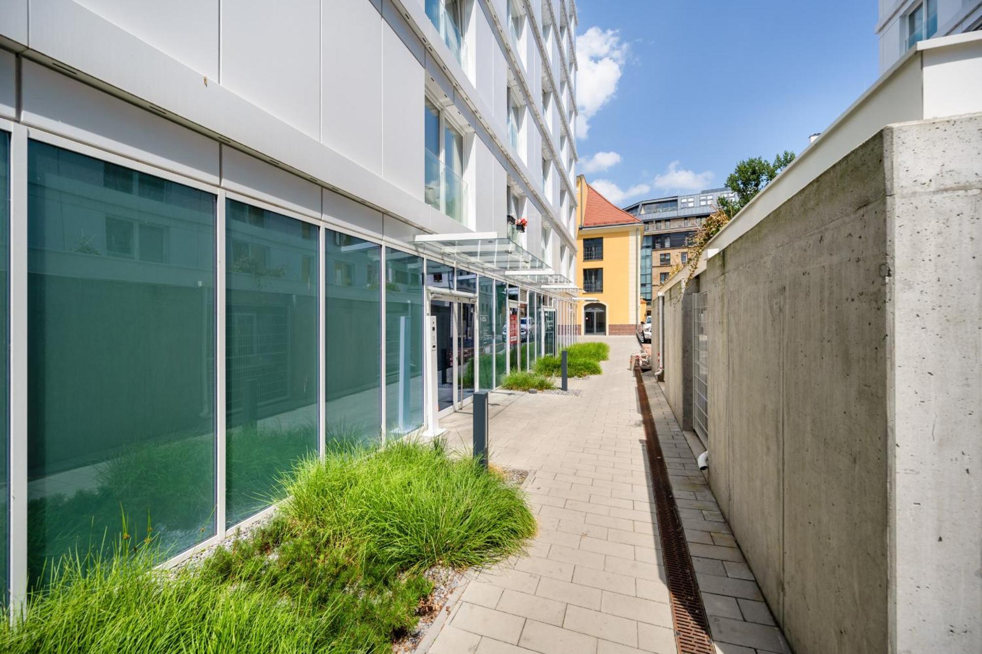 Elegant Apartment With Balcony By The Oder River In Wroclaw By Renters Prestige ภายนอก รูปภาพ