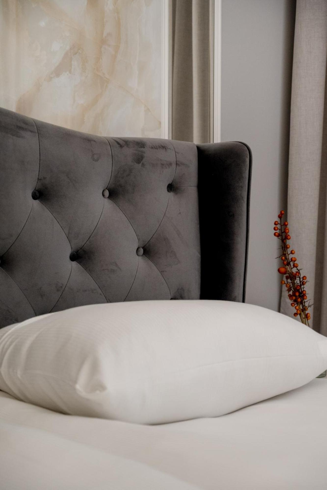 Elegant Apartment With Balcony By The Oder River In Wroclaw By Renters Prestige ภายนอก รูปภาพ