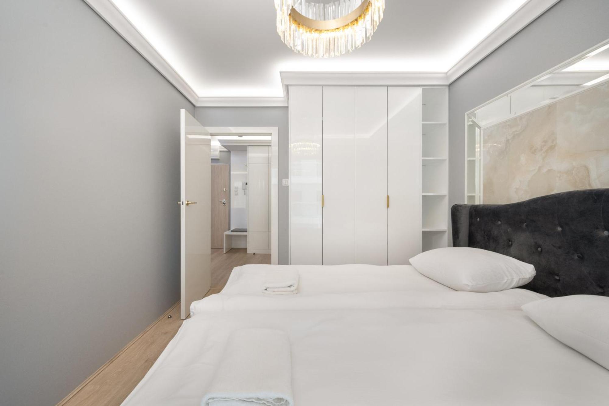 Elegant Apartment With Balcony By The Oder River In Wroclaw By Renters Prestige ภายนอก รูปภาพ