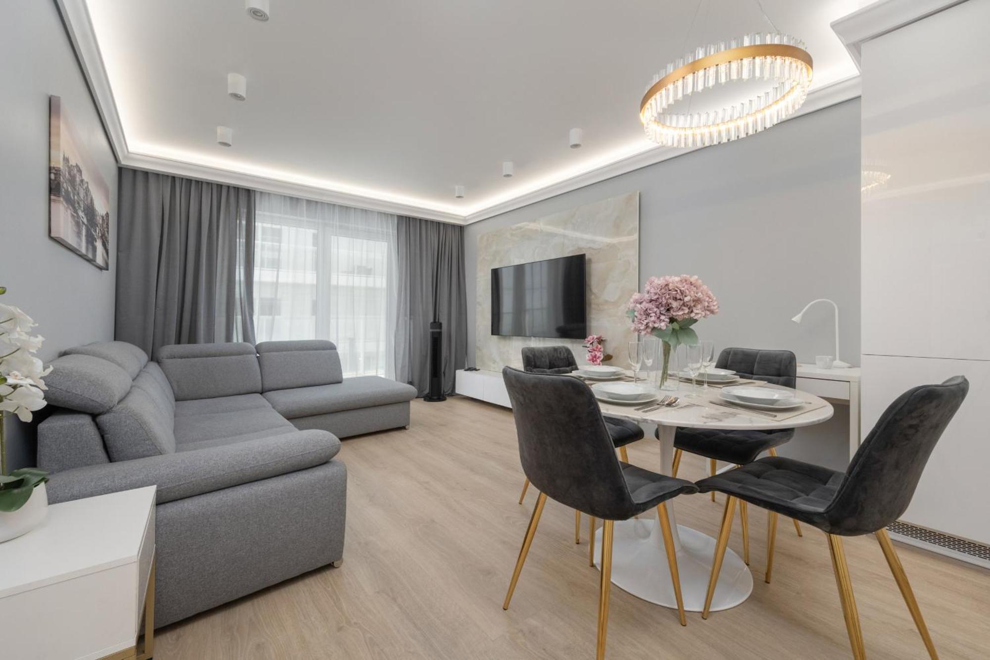 Elegant Apartment With Balcony By The Oder River In Wroclaw By Renters Prestige ภายนอก รูปภาพ