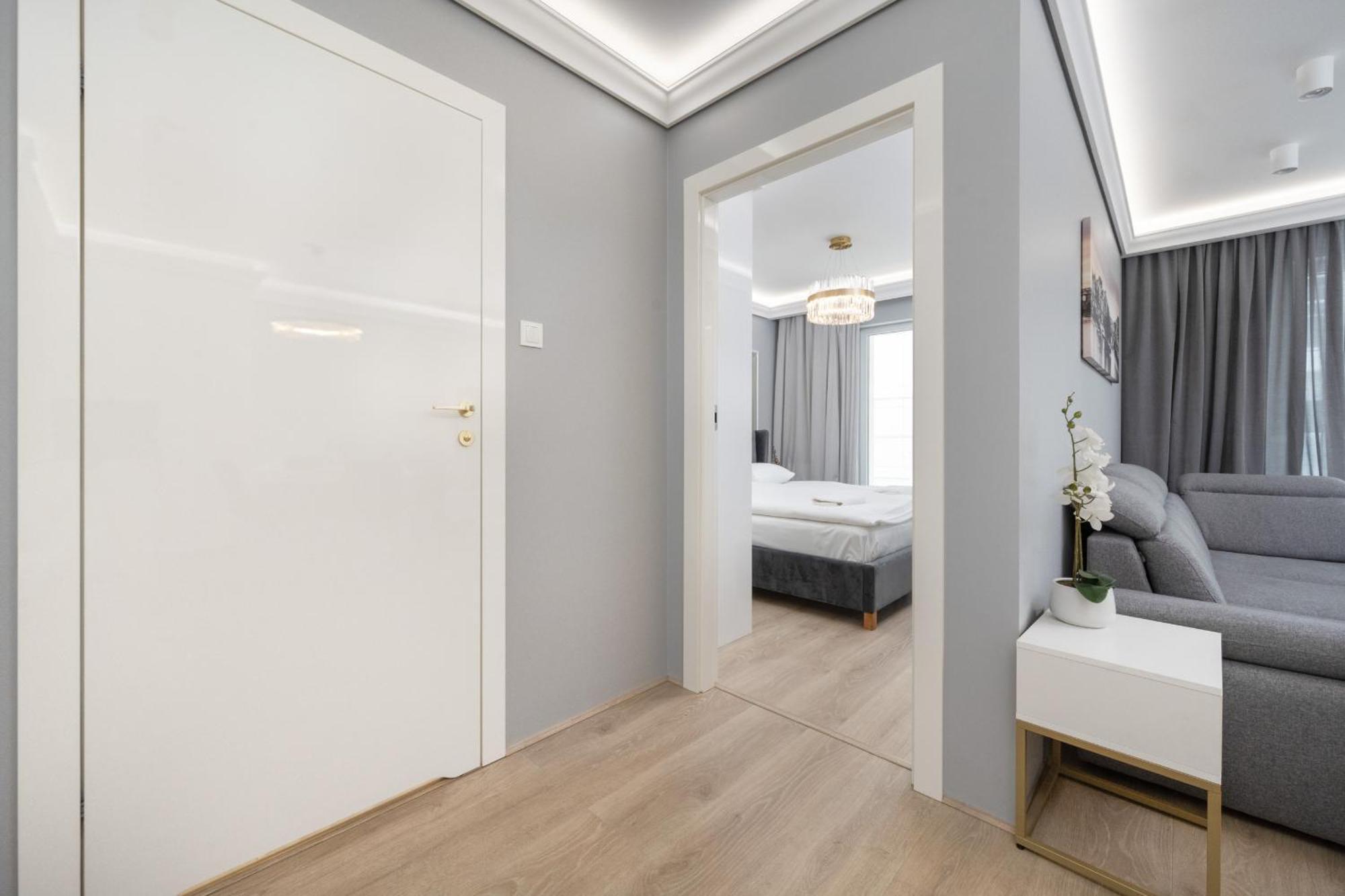 Elegant Apartment With Balcony By The Oder River In Wroclaw By Renters Prestige ภายนอก รูปภาพ