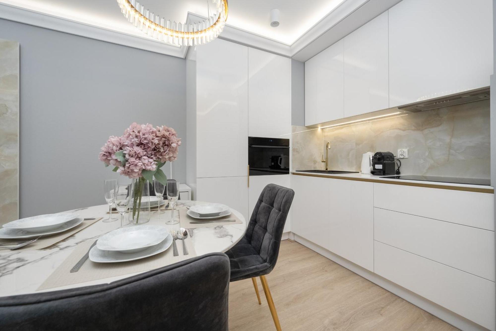 Elegant Apartment With Balcony By The Oder River In Wroclaw By Renters Prestige ภายนอก รูปภาพ