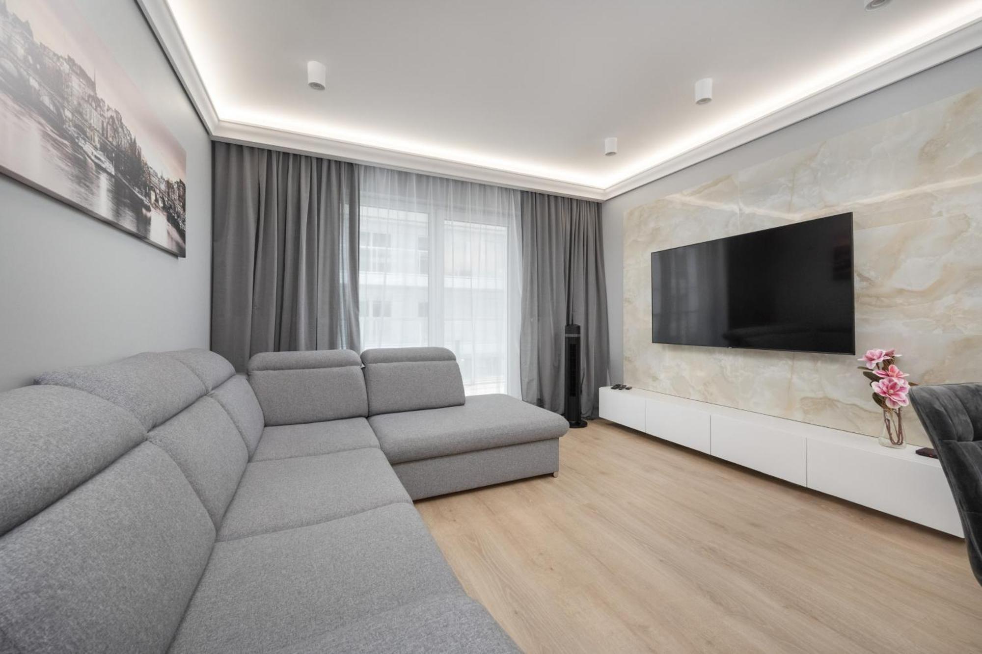 Elegant Apartment With Balcony By The Oder River In Wroclaw By Renters Prestige ภายนอก รูปภาพ