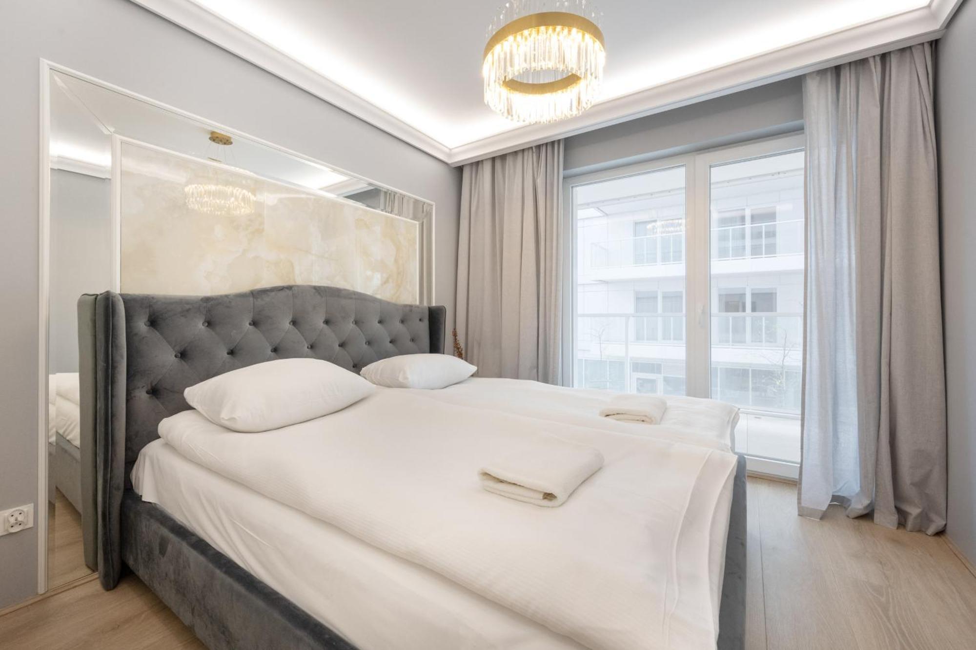 Elegant Apartment With Balcony By The Oder River In Wroclaw By Renters Prestige ภายนอก รูปภาพ